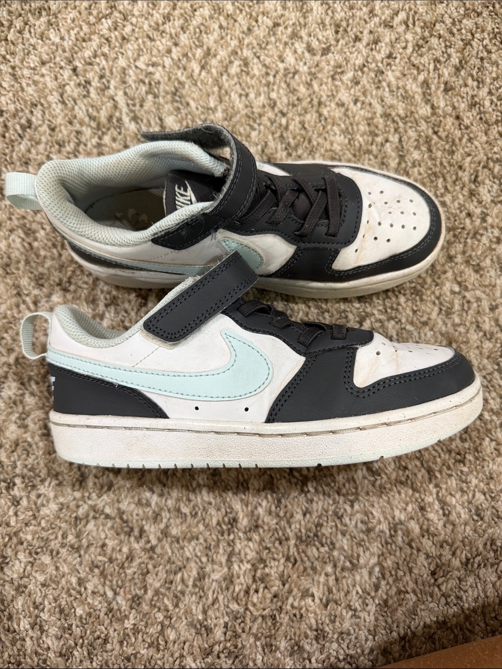 Nike Kids Low-Top Sneakers in White, Black & Mint